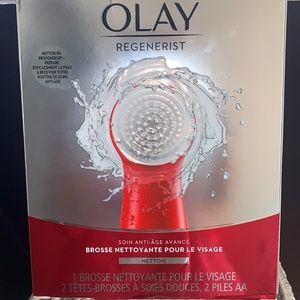 Olay Regenerist Facial Cleaning Brush